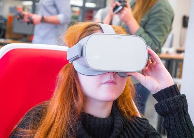 L’Oculus Go vous offre la liberté de vous installer dans le fauteuil de réalité virtuelle.